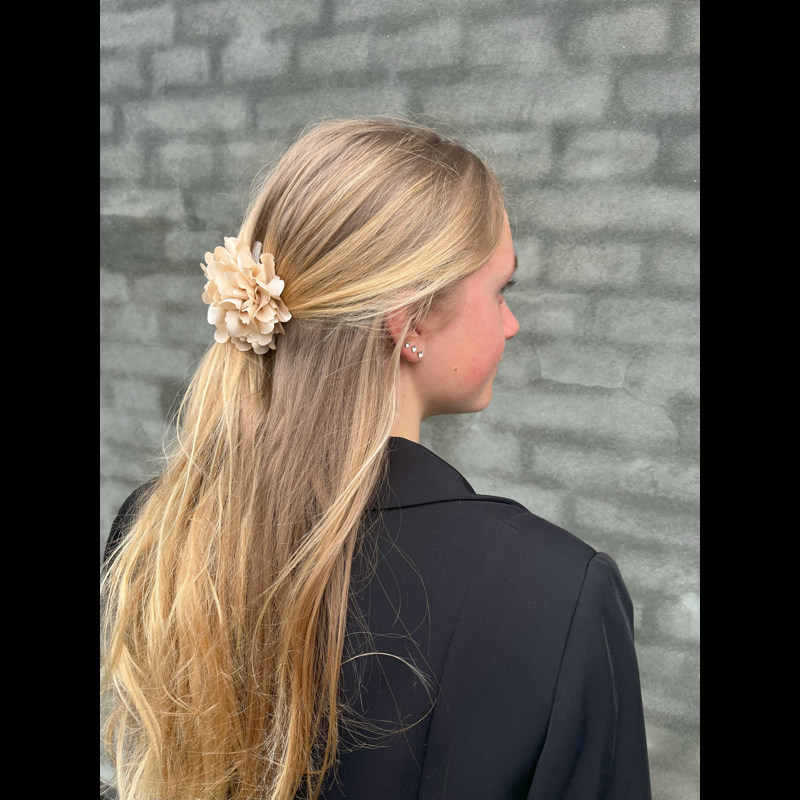 Conmé Hårklemme Mia Small Flower Sand 3