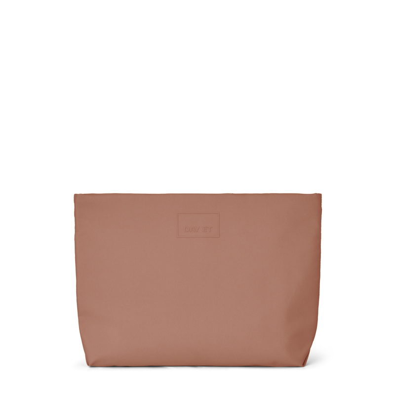 DAY ET Clucth Day RE-Mono Pouchy XL Konjak 13"
