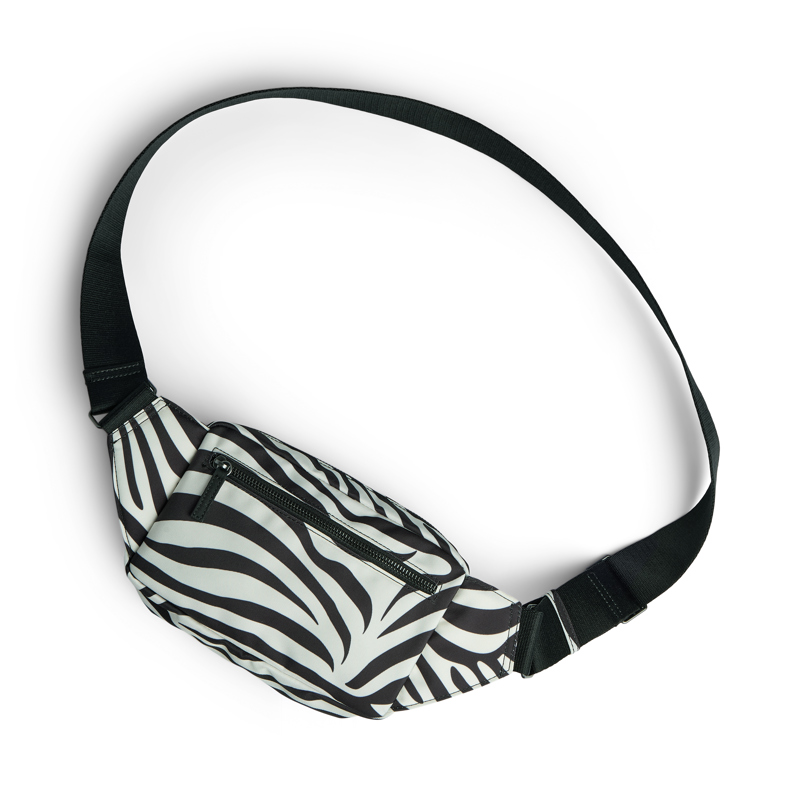MARKBERG Bæltetaske Darlambg Monochrome Zebra 4