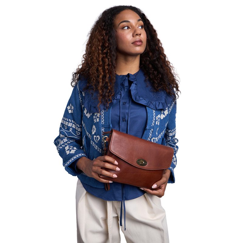 RE:DESIGNED Crossbody Saya Konjak 2