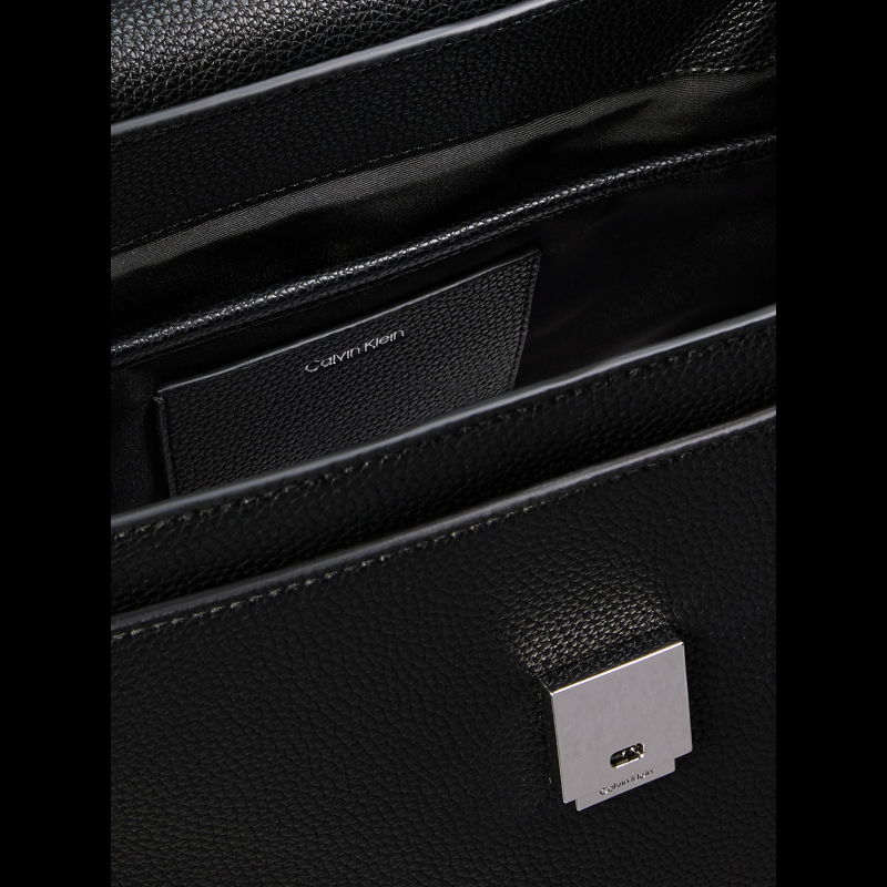 Calvin Klein Skuldertaske Hardware Emblem Sort 3