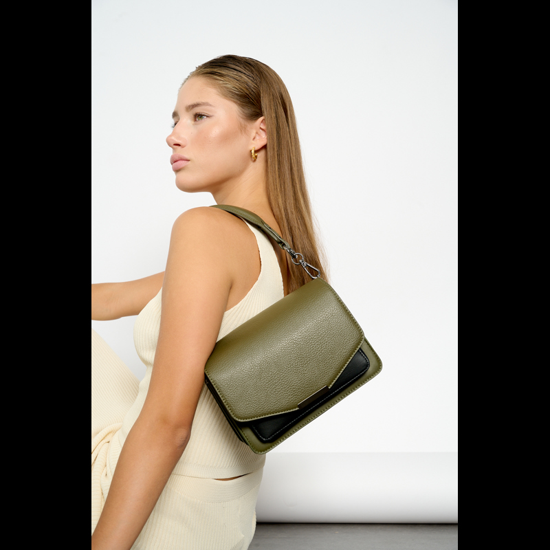 Noella Crossbody Ella Medium Armégrön 5