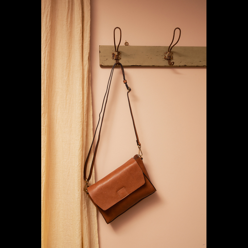 RE:DESIGNED Crossbody Nana Konjak 2