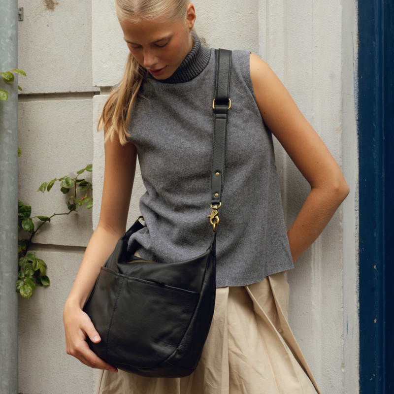 RE:DESIGNED Crossbody Mivi Big Svart 7