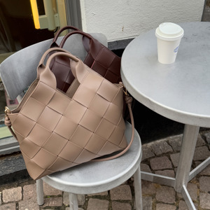 PITAYA Axelväska Marly XL 13" Taupe alt image