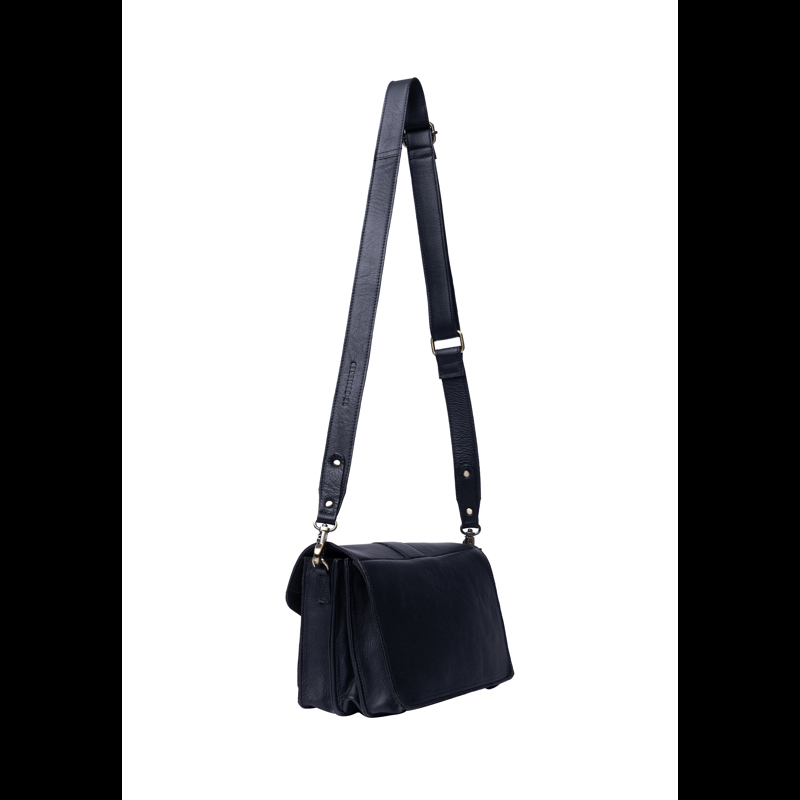 RE:DESIGNED Crossbody Neko Svart 5