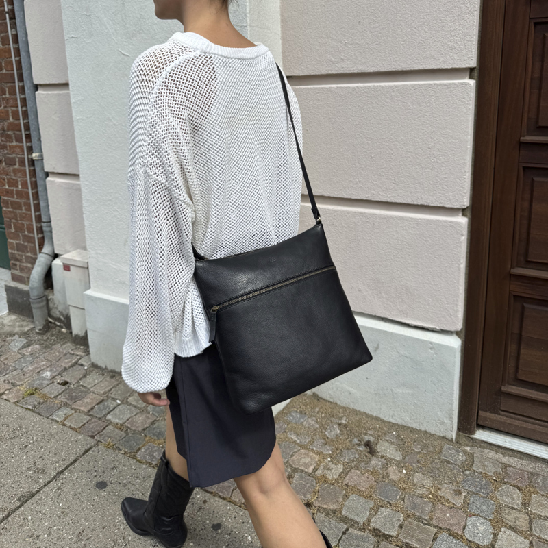 MARKBERG Crossbody Gretambg Svart 2