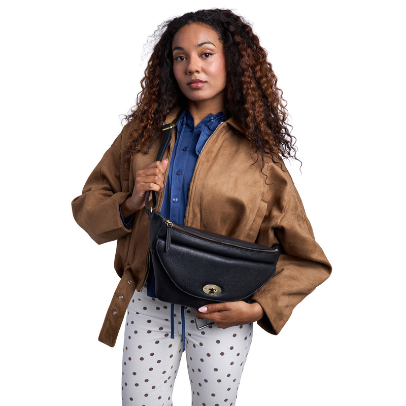 RE:DESIGNED Midjeväska Saya Bumbag Svart 2