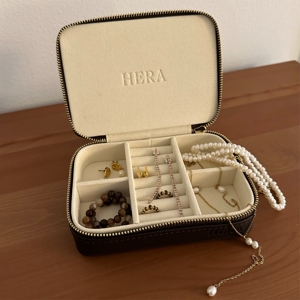 HERA Smyckeskrin Liten Svart alt image