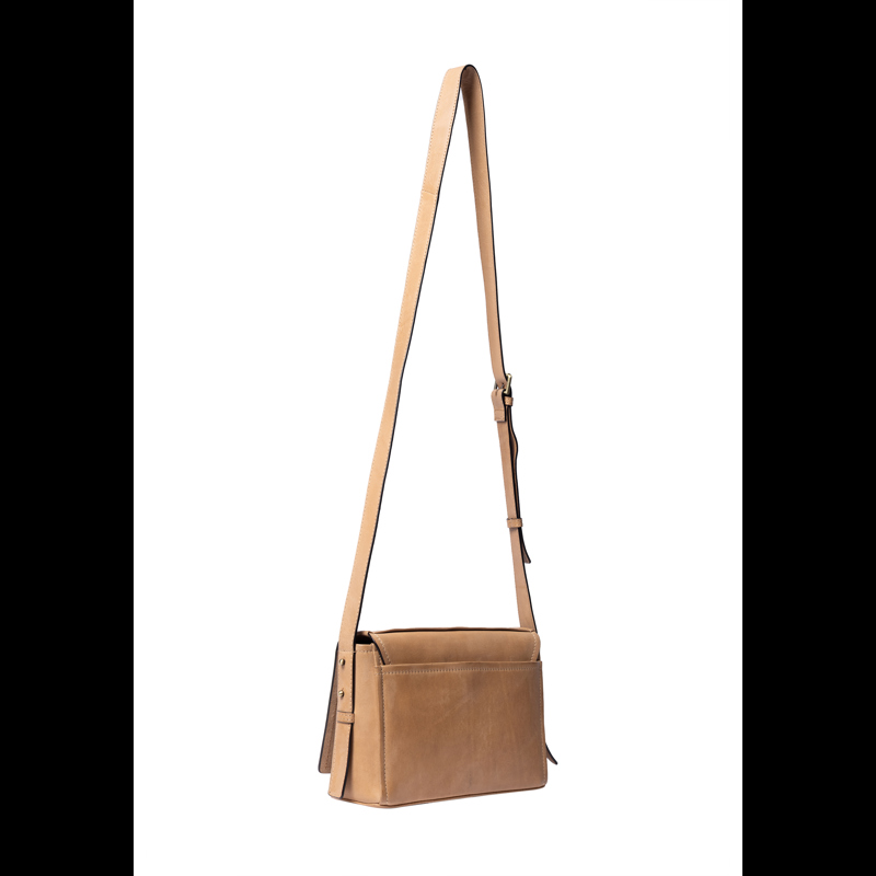 RE:DESIGNED Crossbody Nory Kamel 4