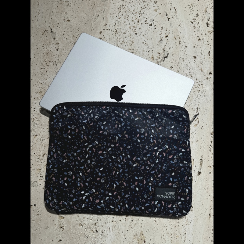 Sofie Schnoor Chromebook Sleeve Jaya Sort/med blomster 13" 10