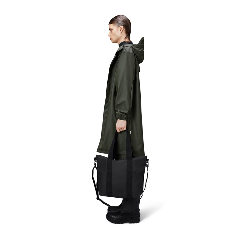 RAINS Toteväska Mini Svart 4