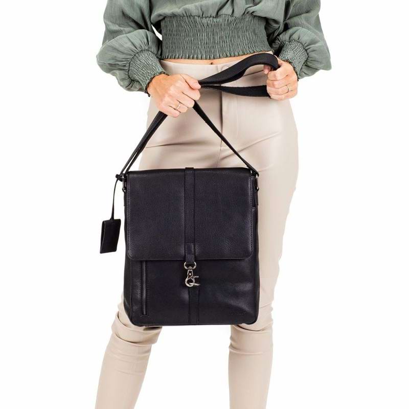 Burkely Crossbody M Antique Avery Svart 6