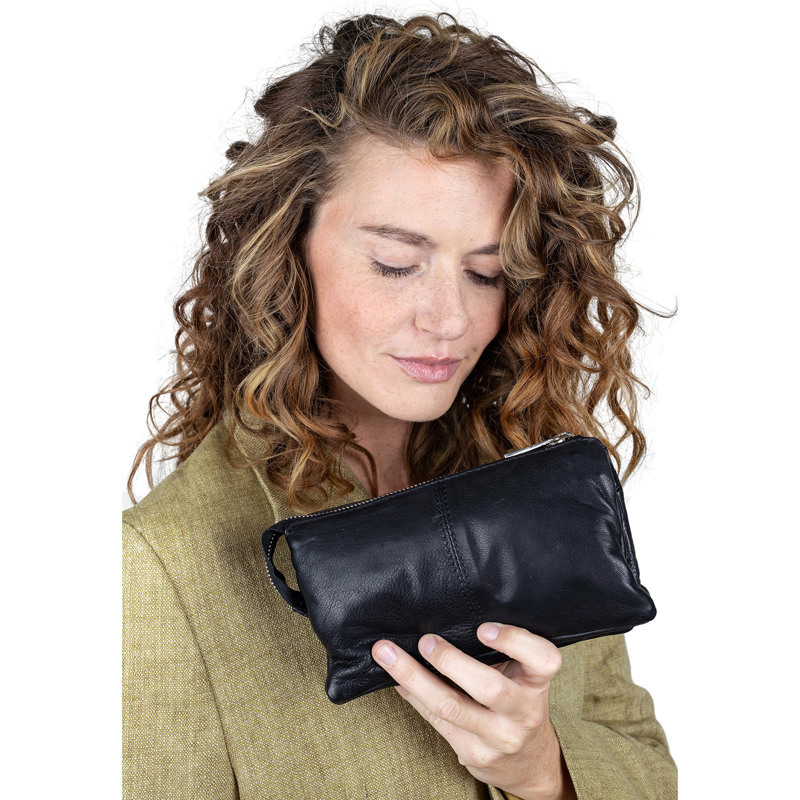 RE:DESIGNED Clutch Lisa Soft Svart 2