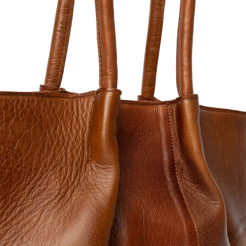RE:DESIGNED Axelväska Mane Small Brun 4