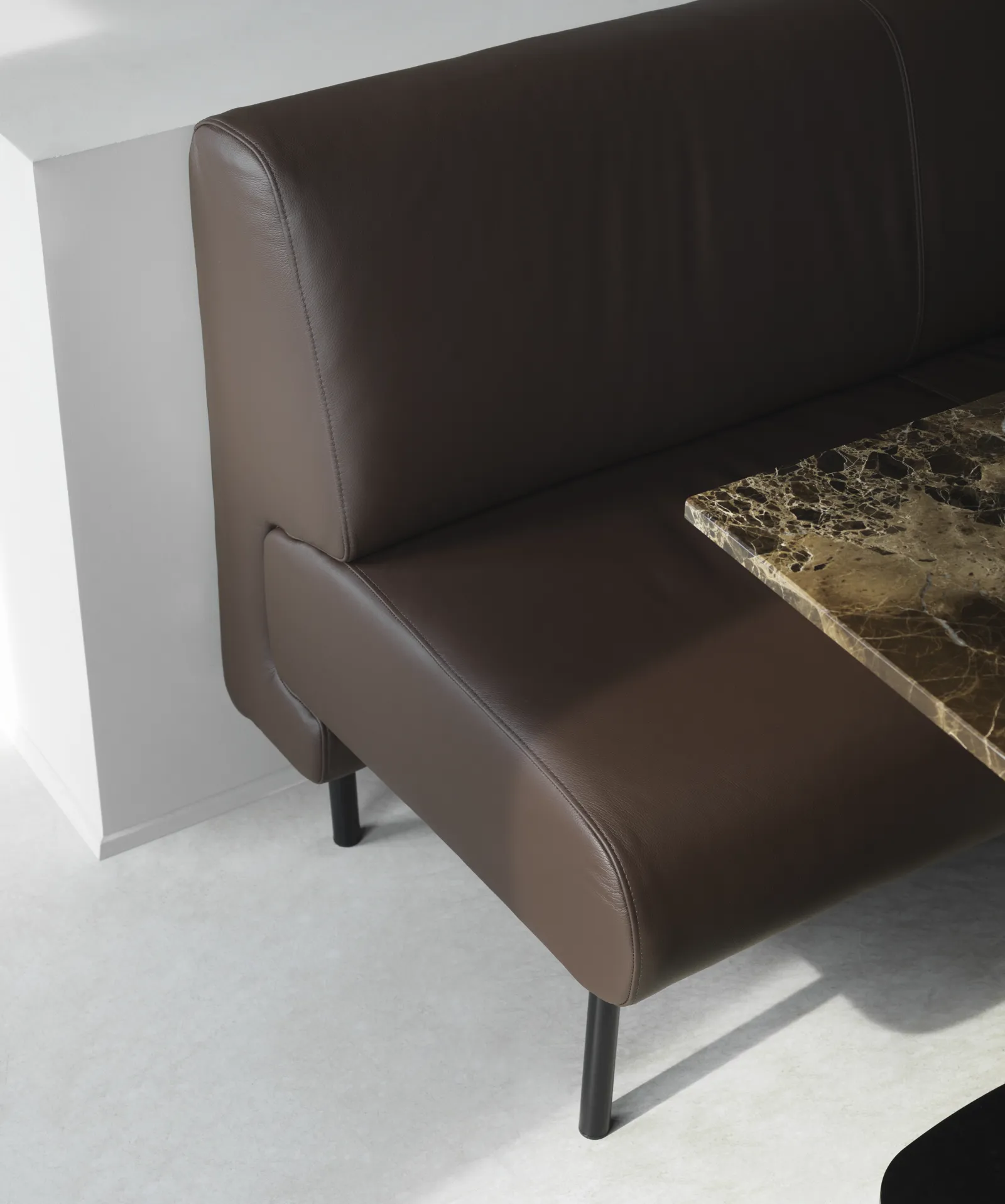 710702