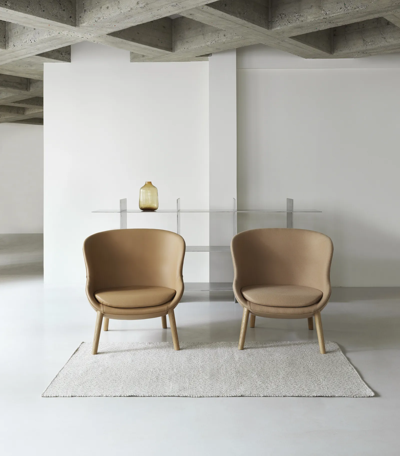 Normann Copenhagen Hyg Lounge-Sessel niedrig Schwarz Eiche Remix